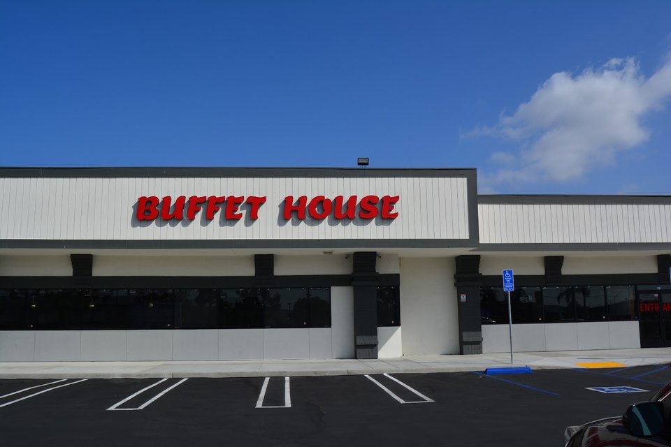 Chinese buffet entrance on Palomar Street.